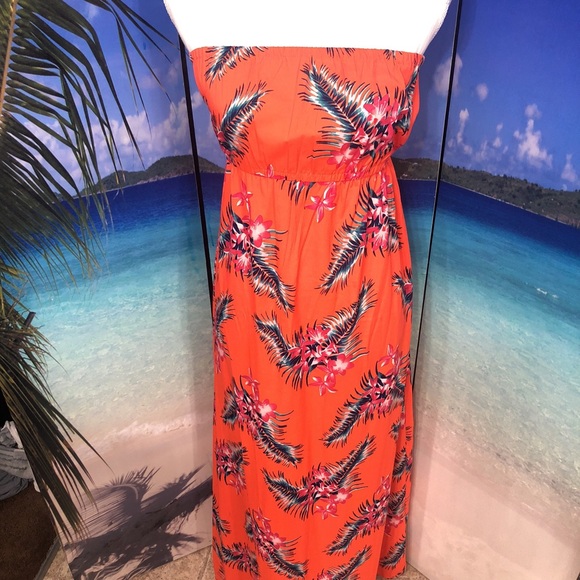 Hawaiian Strapless Maxi Dress - Picture 3 of 6